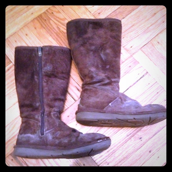 Bundled Brown tall zipper Uggs!! Sz 7
