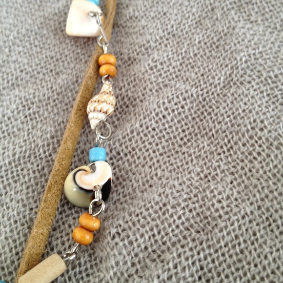 Adorable shell necklace - Picture 2 of 3