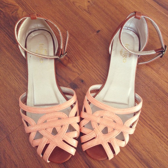 Boutique || Coral Ankle Strap Sandals