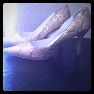 ❌❌SOLD❌❌✅REDUCED✅ Rampage gold 'snakeskin' heels