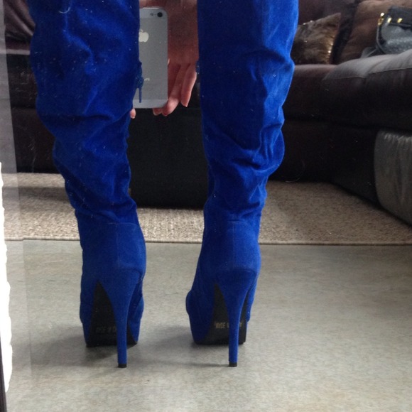 🚫 Bundled 🚫Bright Blue Suede like Platform High - Picture 4 of 4