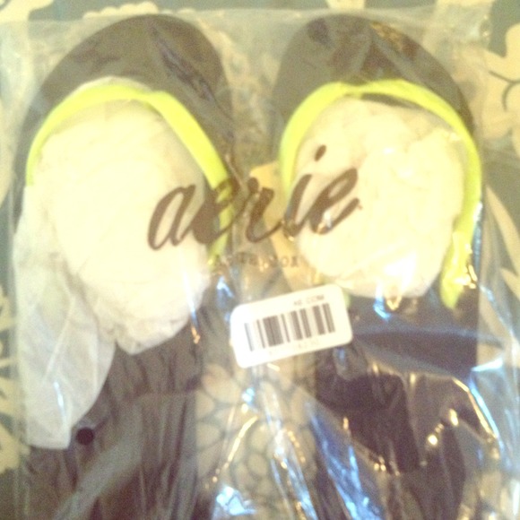 ❌SOLD❌Aerie navy an neon flip flops