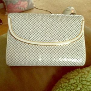 White metal chain clutch! Adorable!!