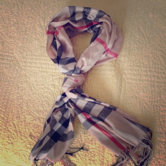 Burberry like scarf