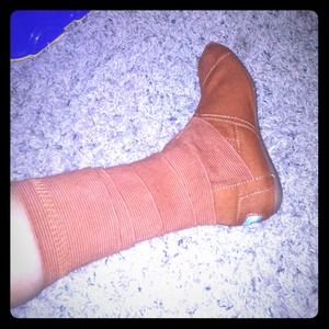 TOMS size 7.5 camel Wrap Boots