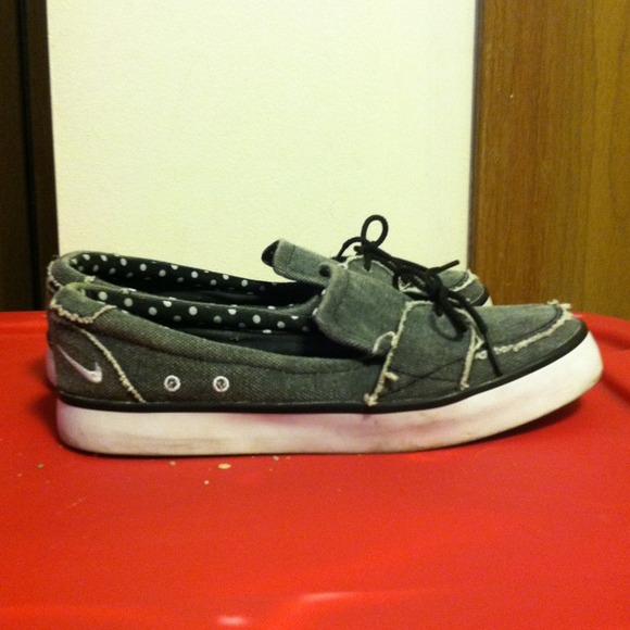 Size 7 nike women's boat shoes