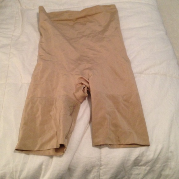 Spanx Slim Cognito Mid-Thigh Bodysuit