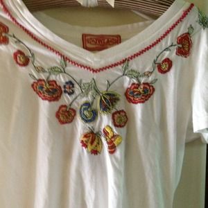 Embroider Shirt . White