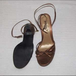 Bronze heel