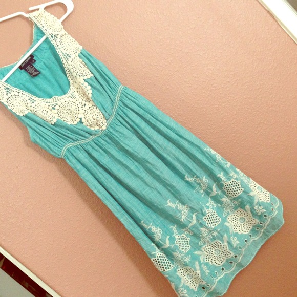 Adorable mint sundress for spring!