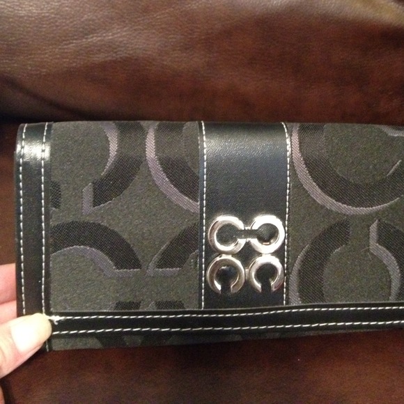 FINAL REDUCTION 🎀 Coach Wallet