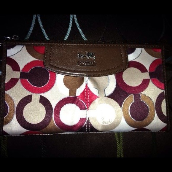 💛💥 SOLD 💥💛Authentic Coach wristlet