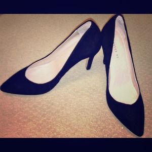 Wythe NY Blsck Suede Pumps