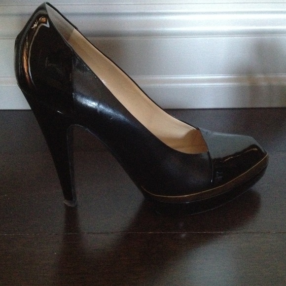 Yves Saint Laurent pumps