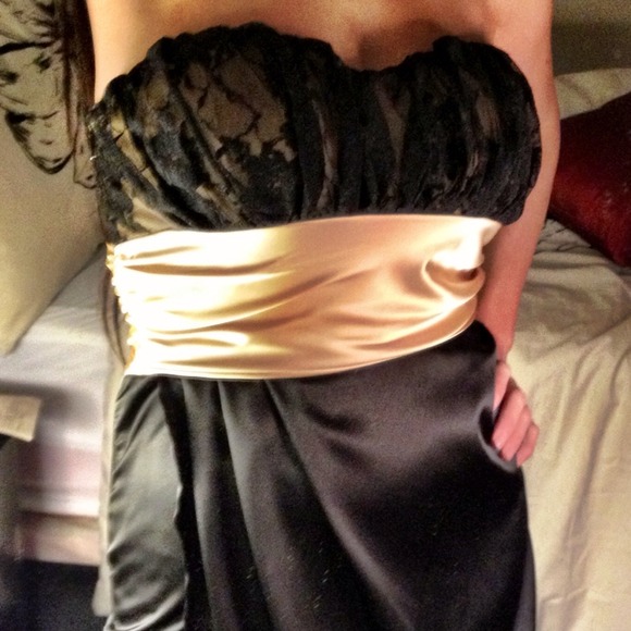 ❌SOLD❌Gorgeous black and gold party dress. - Picture 2 of 3