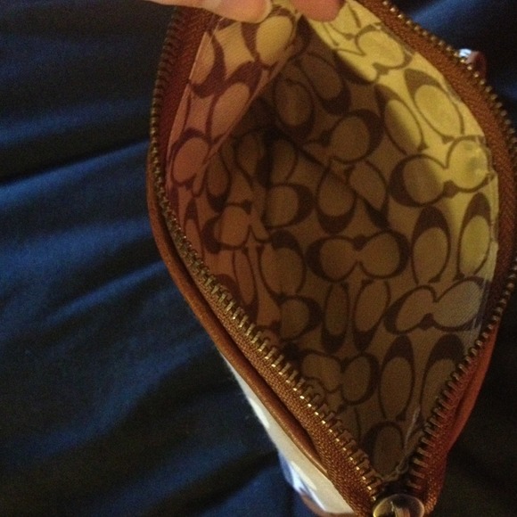 *SOLD IN BUNDLE*Coach inspired tan wristlet - Picture 3 of 4