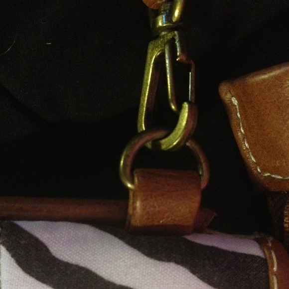 *SOLD IN BUNDLE*Coach inspired tan wristlet - Picture 4 of 4