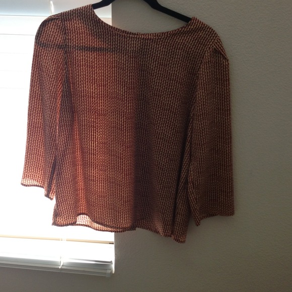 Red and beige printed top w/ gold button-up back