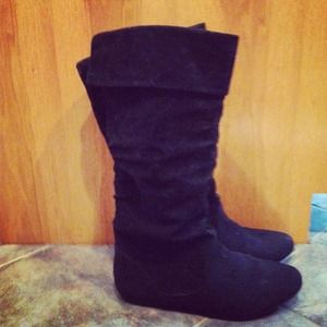 Suede black boots!