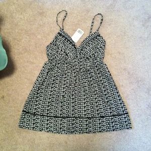 Black and white tank top (s)