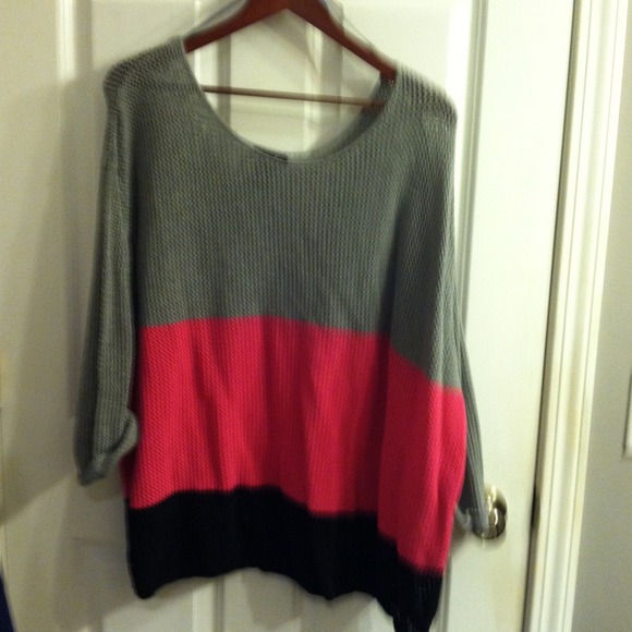 Gray,Pink & Black Top