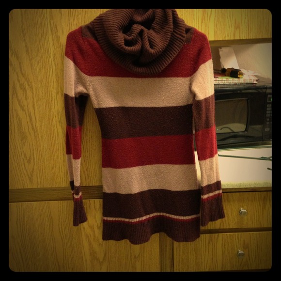 Long sleeve, striped, baggy turtle neck.