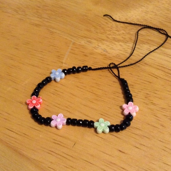 Girls beaded flower bracelet