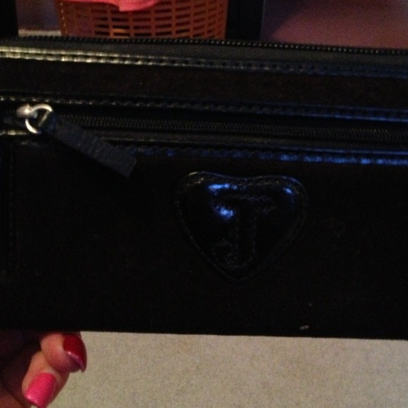 ⭐SALE⭐💯% authentic Juicy Couture wallet!! ❤ - Picture 2 of 3