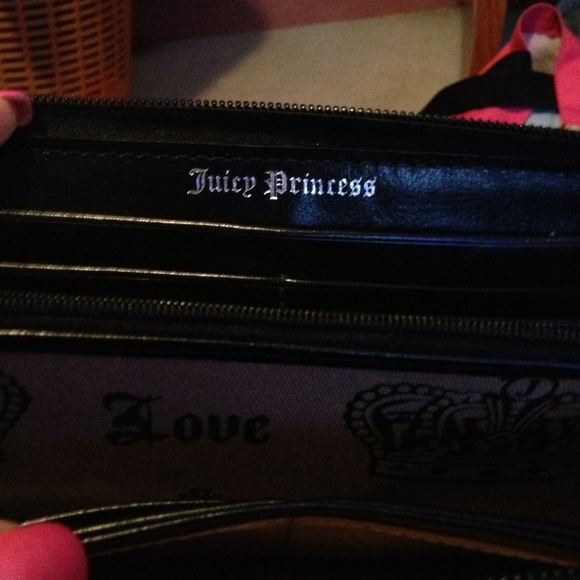 ⭐SALE⭐💯% authentic Juicy Couture wallet!! ❤ - Picture 3 of 3