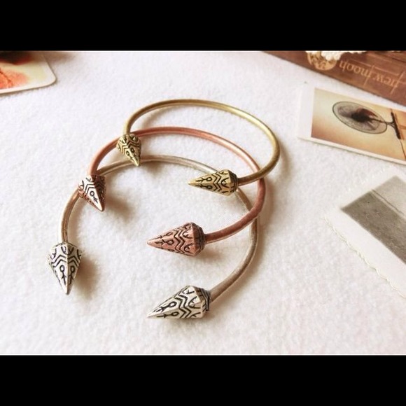 ⭕REDUCED⭕ Silver Arrow Bracelet