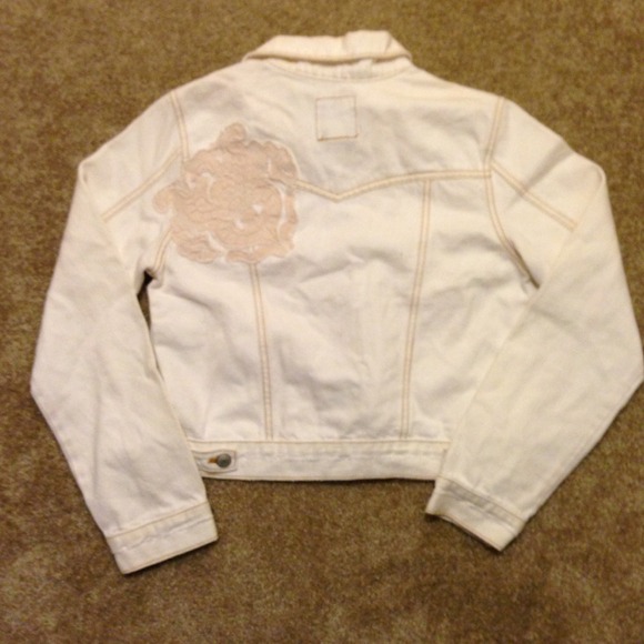 White jean jacket with golden stitch - Picture 2 of 3