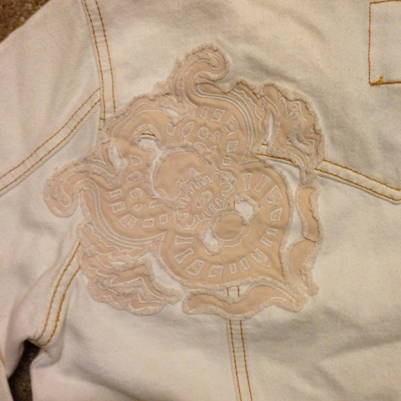 White jean jacket with golden stitch - Picture 3 of 3