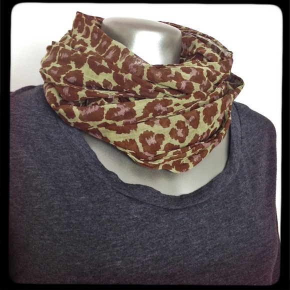 lightweight leopard long scarf - Picture 1 of 3