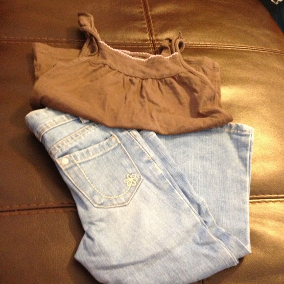 Brown tank n lite jeans