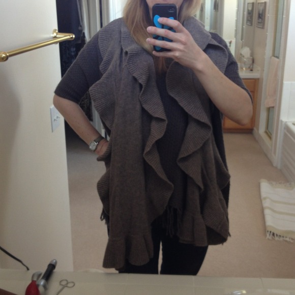 **SOLD!**Brown ruffled scarf or shawl