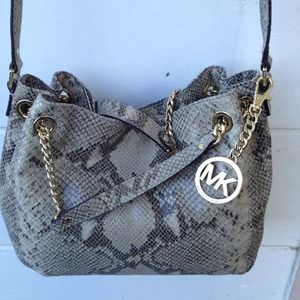 Autentic Michael Kors beautiful purse!!!🌺🌺