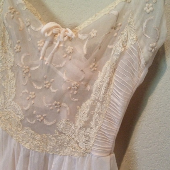 Vintage 1950's Nightgown - Picture 2 of 5