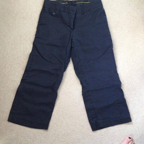 **SOLD!**Black linen capris
