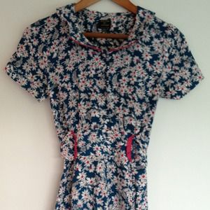 Katemoss x TOPSHOP daisy print 40s dress