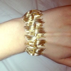 Vintage gold bracelet.*newly reduced*