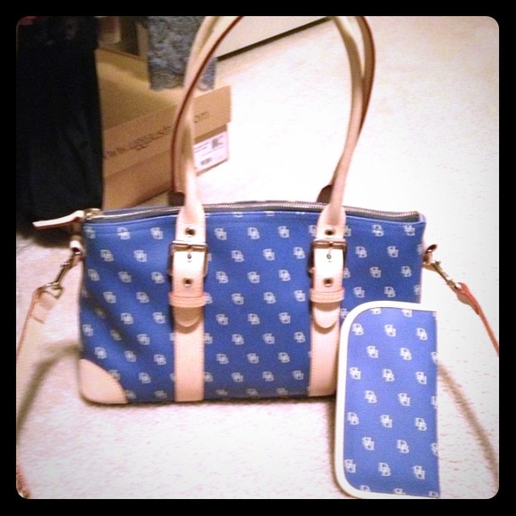 Dooney & Bourke Handbags - ❤❤SOLD❤❤Dooney and Bourke denim blue handbag w/gla