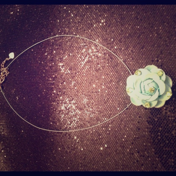 Mint Green Flower with Crystal Gems necklace - Picture 1 of 2
