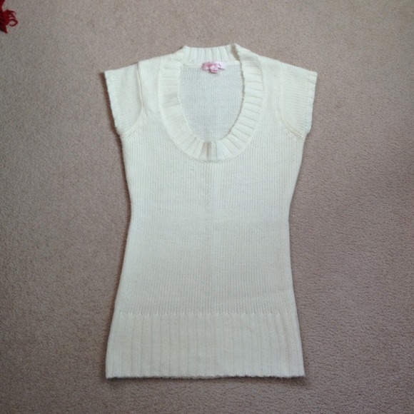 **BUNDLED**Cream scoopneck sweater