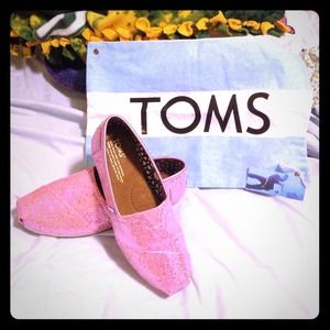 Pink toms