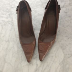 Gucci brown pumps