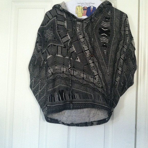 tribal print short sleeve hoodie