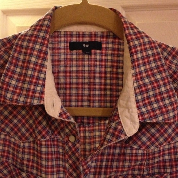 💢Sold💢GAP BUTTON-DOWN - Picture 2 of 2