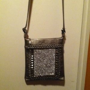 Pewter shoulder crossbar