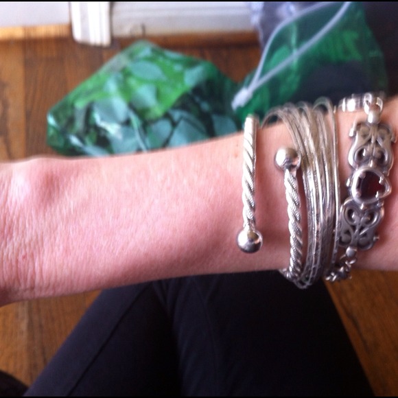 Silver tone adjustable bracelet - Picture 2 of 2