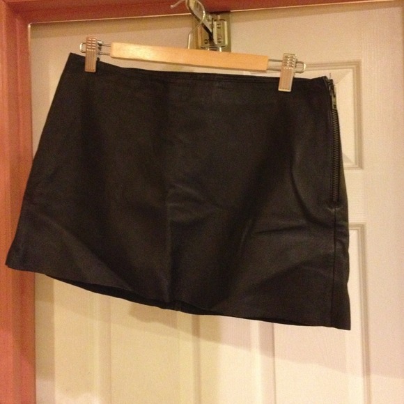 H&M LEATHER SKIRT💥trade 💥